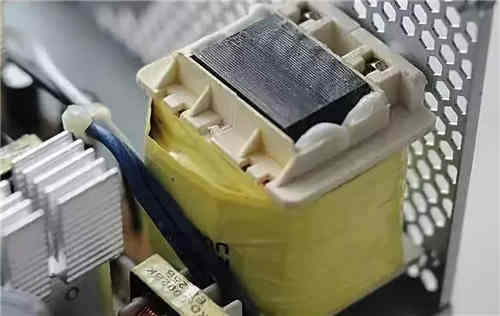 直流稳压电源厂家工程师解析电源内部都有哪些元器件? 直流稳压电源厂家工程师解析电源内部都有哪些元器件?